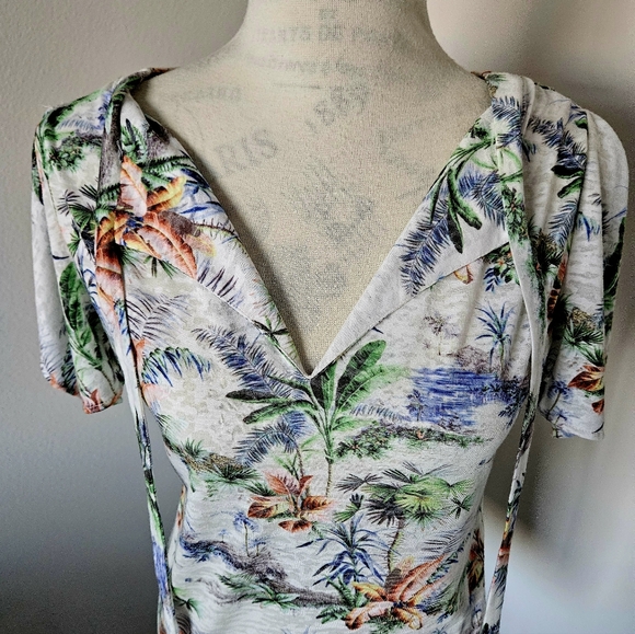 ๐ Beach wear top exotic print size small - Picture 2 of 5